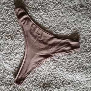 NWOT VS PINK Super Soft & Stretchy Low Rise Cotton Thong in Iced Coffee